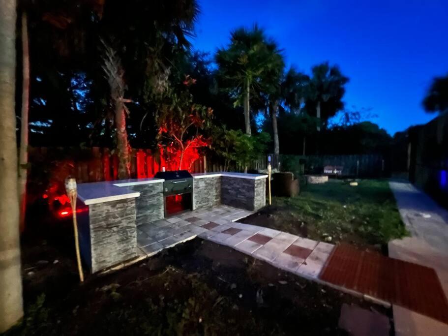 FrontenacPoolside Cocoa Oasis W/ Tiki Bar!别墅 外观 照片